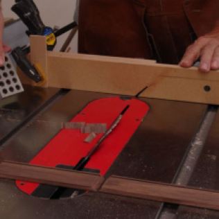 Tablesaw for cutting miters